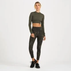 Stride Legging | Oregano Camo Flower 8 Stride Legging | Oregano Camo Flower -Vuori Clothing Store VW429CFO 4 3a229e76 9c32 467b 831a a984a9cdee97