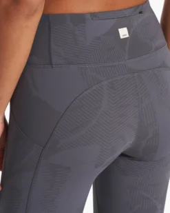 Stride Legging | Charcoal Mache -Vuori Clothing Store VW429CMA SP23 W ECOMM PANTS DETAIL 3275 4x5 14c1f0fb 479b 45d5 af8b 60d53414eec2