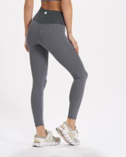 Lux Rib Studio Legging | Heather Grey -Vuori Clothing Store VW442HTG 1 6c466d97 1441 4a25 8648 e18d8bfa88ad