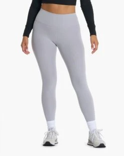 Lux Rib Studio Legging | Pale Grey Heather -Vuori Clothing Store VW442PHG FA22 W ECOMM CURVE 02712 1x1 1ef59b66 6090 402c b05b 9829c75f7134