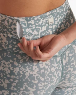 Clean Elevation Legging | Light Stone Bloom 8 Clean Elevation Legging | Light Stone Bloom -Vuori Clothing Store VW444LSB SP23 W ECOMM PANTS DETAIL 1952 1x1 17bca0b9 fd20 4b50 852b 93eabf9ad6e4