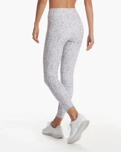 Studio Pocket Legging | Light Micro Mini Camo -Vuori Clothing Store VW446LMM SP23 W ECOMM PANTS 2713 BOTTOM 1x1 37da42e8 2a05 487e a7ae f479a576daf0