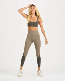Colorblock Studio Legging | Light Oregano -Vuori Clothing Store VW460LOR 4 faff2f3b 59ab 408c ada0 9c8f12f51a81