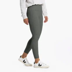 Bayview Thermal Legging | Shale 8 Bayview Thermal Legging | Shale -Vuori Clothing Store VW465SHA 2807 retouch 1x1 1d192ffc 9bab 4623 bba2 5a905f67bb04