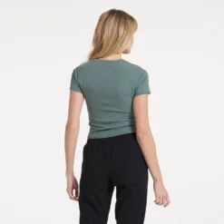 Pose Fitted Tee | Kelp -Vuori Clothing Store VW481BLK 0941