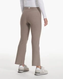 Mid Rise Elevation Slim Bootcut | Walnut Heather -Vuori Clothing Store VW487HWA SP23 W ECOMM PANTS 4302 DETAIL 1x1 7f12e5eb cc8d 43f0 a5ce 69e01c8b40b9