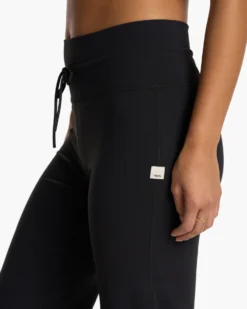 Daily Wideleg - Short | Black -Vuori Clothing Store VW489 SBLK FA23 W ECOMM PANTS DETAIL 9