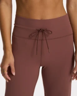 Daily Wideleg - Short | Hazelnut -Vuori Clothing Store VW489 SHZN FA23 W ECOMM PANTS DETAIL 10