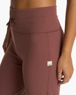 Daily Wideleg - Short | Hazelnut -Vuori Clothing Store VW489 SHZN FA23 W ECOMM PANTS DETAIL 9