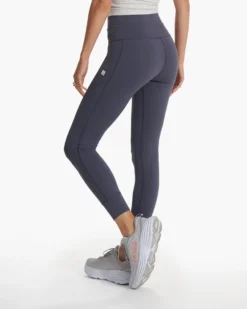 Daily Pocket Legging | Azure 10 Daily Pocket Legging | Azure -Vuori Clothing Store VW490AZR SP23 W ECOMM PANTS 2280 DETAIL 1x1 b747974e 51a7 4c4c b5bc da7c0c81f17d
