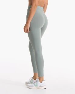 Daily Pocket Legging | Stormy -Vuori Clothing Store VW490STY SP23 W ECOMM PANTS BOTTOM 03887 1X1 96ac2cac 1a32 4236 b098 b75e60980282