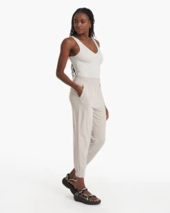 Villa Jogger | Beach Sand -Vuori Clothing Store VW493BSD SP23 W ECOMM PANTS 3355 FULL 1x1 be77b951 6d5c 46c0 991a 7b7d57d72b62