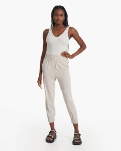 Villa Jogger | Beach Sand -Vuori Clothing Store VW493BSD SP23 W ECOMM PANTS 3441 BOTTOM 1x1 8c4a9257 751c 4594 b51a e9382f7cb8ee