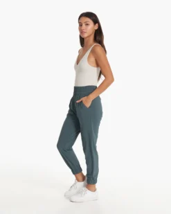 Villa Jogger | Stone -Vuori Clothing Store VW493STN SP23 W ECOMM PANTS FULL 3055 1x1 a238e43f 13d6 498d 95b8 758f43fa0256