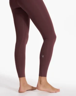 Evolve Legging | Fig -Vuori Clothing Store VW497FIG SP23 W ECOMM PANTS DETAIL 02861 1x1 70e529c7 abbd 4262 ae47 acdc9dc4566a