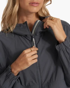 Shores Jacket | Charcoal 10 Shores Jacket | Charcoal -Vuori Clothing Store VW545CCL SP23 W ECOMM JACKETS 2651 DETAIL 1x1 a1bc3690 67c9 4e6a 9a25 011e0b56d3bd scaled