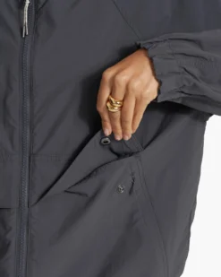 Shores Jacket | Charcoal 15 Shores Jacket | Charcoal -Vuori Clothing Store VW545CCL SP23 W ECOMM JACKETS 2658 DETAIL 1x1 70840191 fe41 448f b3dc b6640b272eb4 scaled