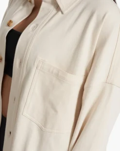 Mackenzie Shirt Jacket | Natural -Vuori Clothing Store VW546NAT SP23 W ECOMM JACKETS DETAIL 0441 1x1 e4ed6d3b 2072 4e6c 8802 a14742d1188f