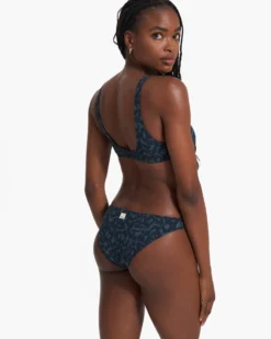 Aqua Triangle Top | Beryl Spots -Vuori Clothing Store VW708BPT SP23 W ECOMM WATERTOPS 1868 FULL 1X1 c57237ba 1ed8 4be2 826e 0e1682058e87