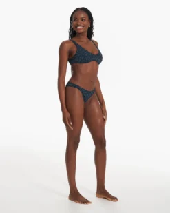 Aqua Triangle Top | Beryl Spots -Vuori Clothing Store VW708BPT SP23 W ECOMM WATERTOPS 1888 FULL 4x5 21d8c12b fc3f 418a 99c7 e7cfa6c1ef40