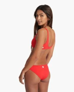 Aqua Triangle Top | Vermillion 9 Aqua Triangle Top | Vermillion -Vuori Clothing Store VW708VER SP23 W ECOMM WATERTOPS TOP 0472 1x1 01802b0c c424 4170 b694 4a76a1f752d9