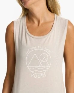 The Rise The Shine Tank | Heather Dust -Vuori Clothing Store VW952HDU FA23 M ECOMM printables DETAIL 2