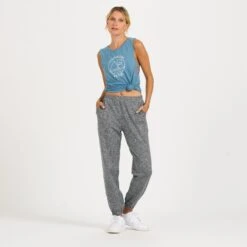 The Rise The Shine Tank | Shade -Vuori Clothing Store VW952SHD 3 bb4c1cef 770c 49db b90b a23c74a68579