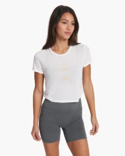 Coast Modern Tee | White -Vuori Clothing Store VW997WHT SP23 W ECOMM PRINTABLES TOP 2168 1x1 1a1c6a83 9212 488c bf2c 0f620b0f58ee